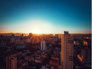 POR DO SOL VERMELHO NA BAIXADA SANTISTA