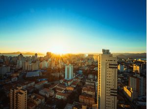 BAIXADA COM POR DO SOL