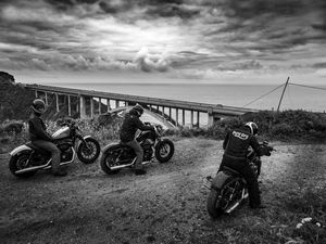 RIDERS ON THE STORM - HARLEY DAVIDSON CALIFORNIA