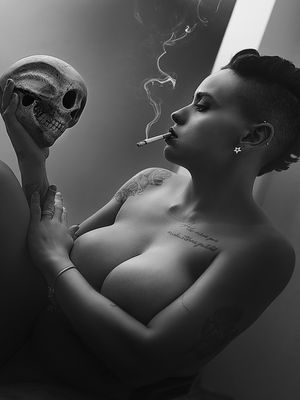 SKULL WOMAN