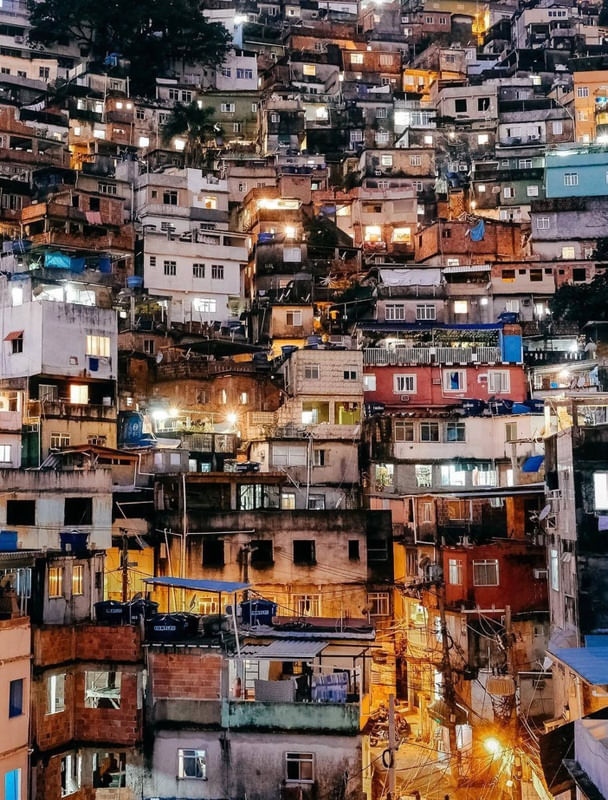 FAVELA VIVE