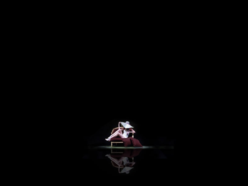 MULHER REFLETIDA