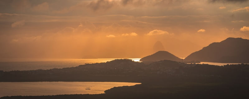 O PÔR DO SOL NO RIO
