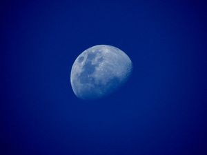 GRANDE LUA AZUL