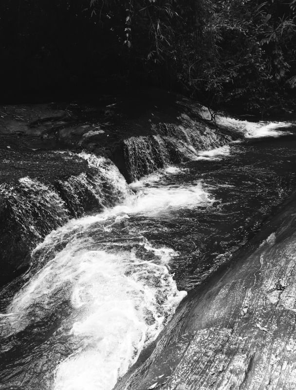 CACHOEIRA PRETO & BRANCO