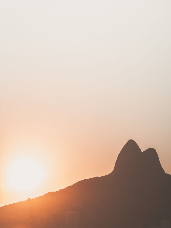PÔR DO SOL NO DOIS IRMÃOS