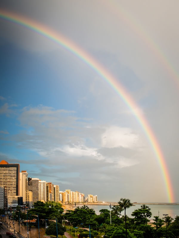 ARCO ÍRIS NA PRAIA DO MEIRELES EM FORTALEZA