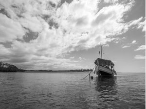 PAISAGEM BARCO SOLITÁRIO