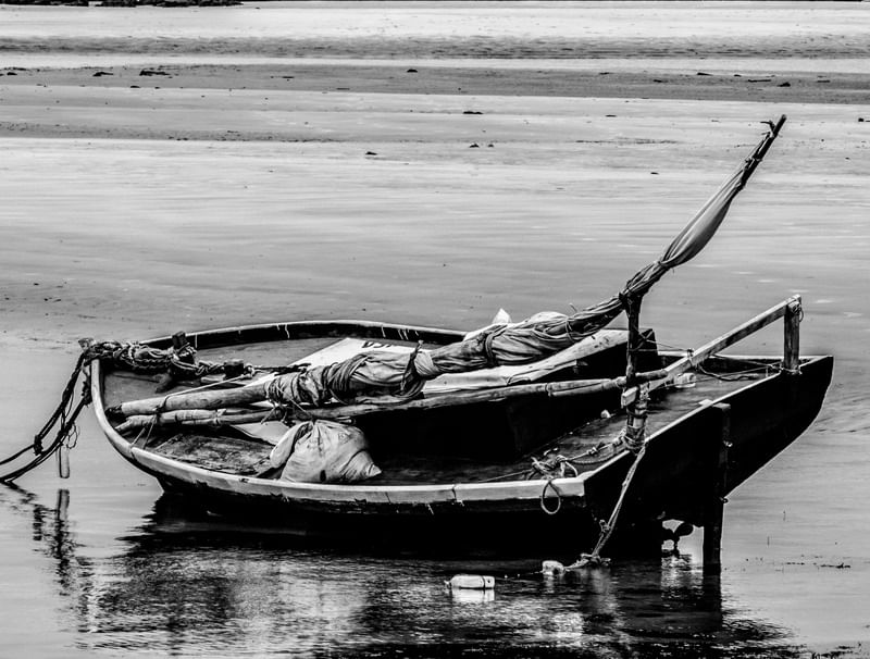 CANOA NA MARÉ BAIXA