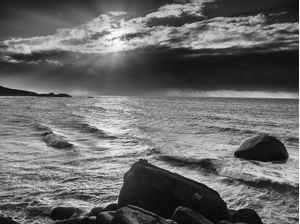 ENTARDECER EM PRETO E BRANCO, PRAIA DA GALHETA, FLORIANÓPOLIS, SC.