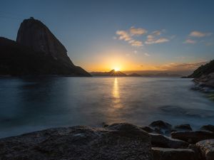 AMANHECENDO NA PRAIA VERMELHA