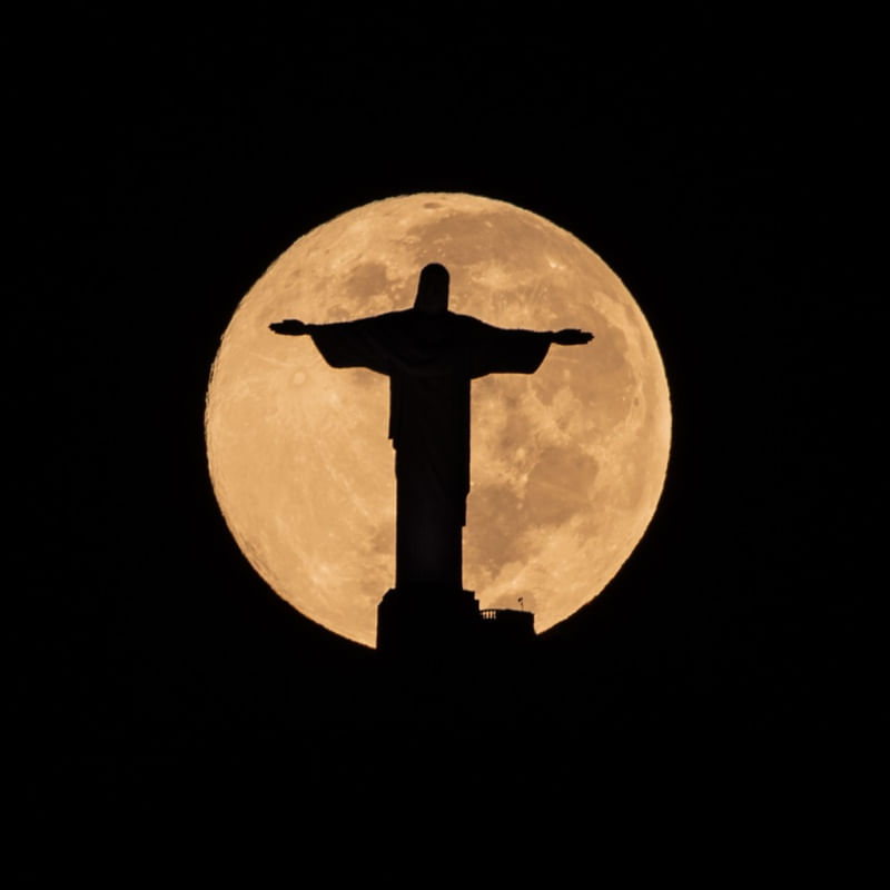 CRISTO REDENTOR EM NOITE DE LUA CHEIA