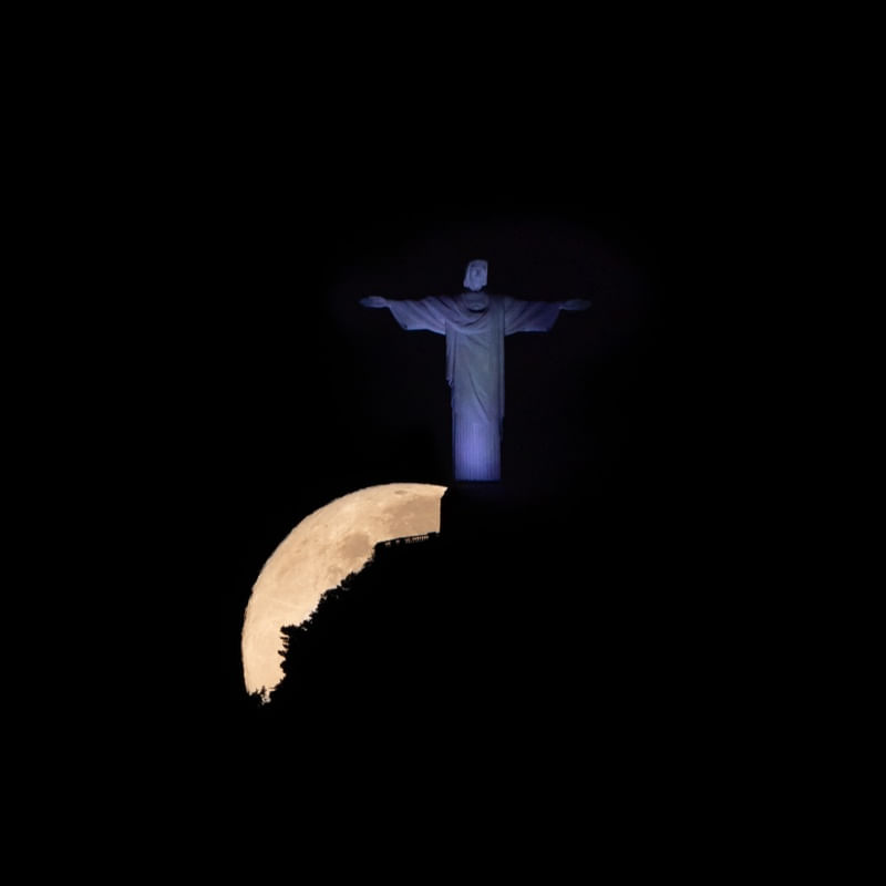 CRISTO REDENTOR COM LUA CHEIA
