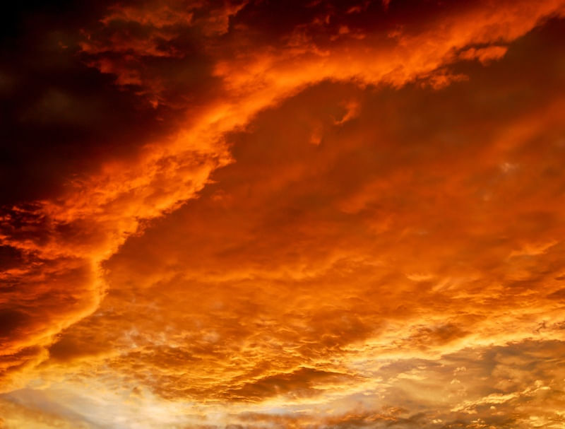 NUVENS AO ENTARDECER