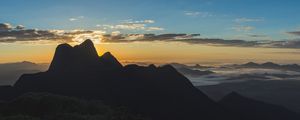 NASCER DO SOL COM MONTANHAS