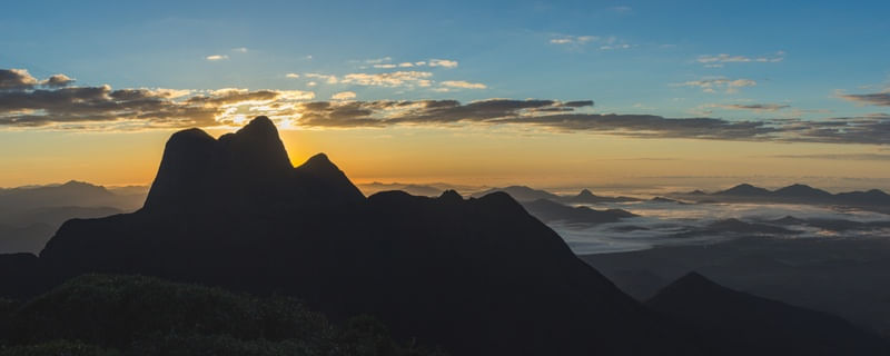 NASCER DO SOL COM MONTANHAS