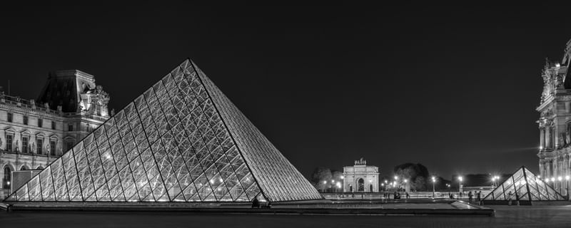 LE LOUVRE BY NIGHT II