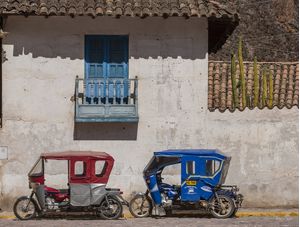 RED AND BLUE, URBAN SCENE, ANDEAN CULTURE