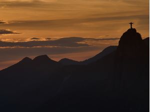 MONTANHAS DO RIO E O CRISTO