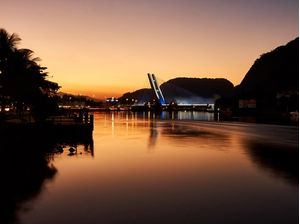 PÔR DO SOL NA PONTE DA BARRA