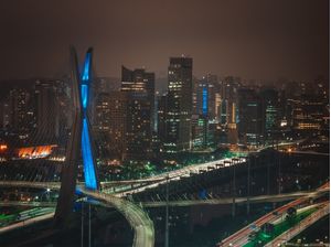 AZUL DA PONTE ESTAIADA