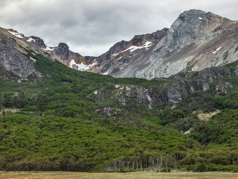 MONTANHAS PERTO AO USHUAIA