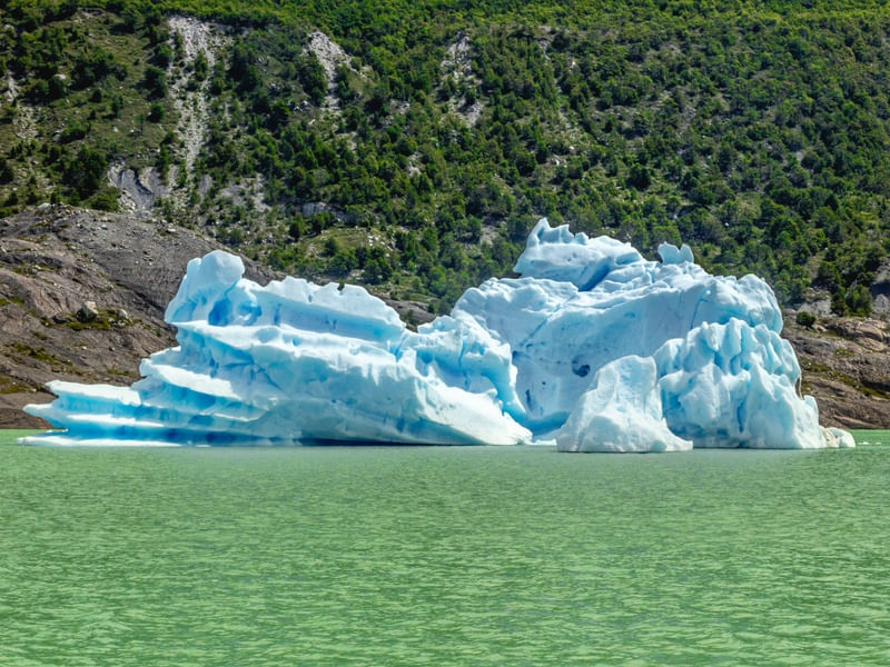 UM GRANDE PEDAÇO DE GLACIAR