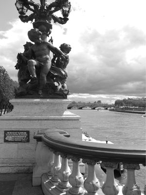 PONTE SOBRE O RIO SENA - PARIS