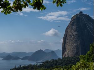 O AVIÃO E O PÃO DE AÇÚCAR