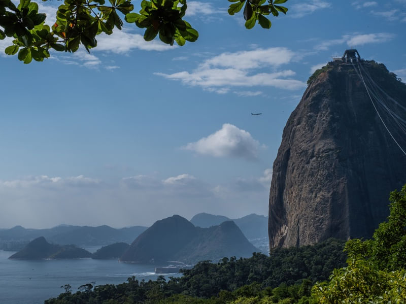 O AVIÃO E O PÃO DE AÇÚCAR