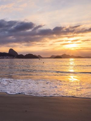 RAIOS DE SOL EM COPACABANA