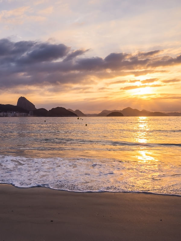 RAIOS DE SOL EM COPACABANA