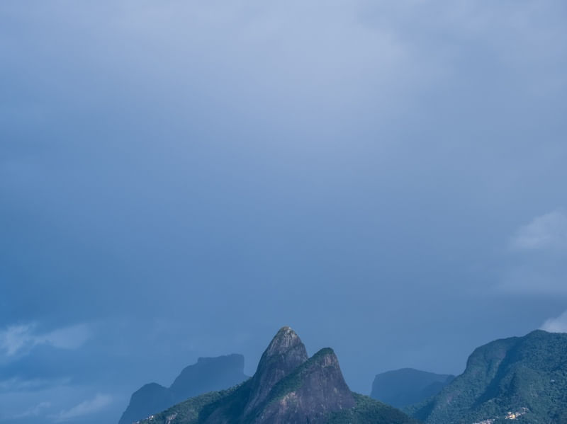 ANTES DO TEMPORAL MORRO DOIS IRMÃOS