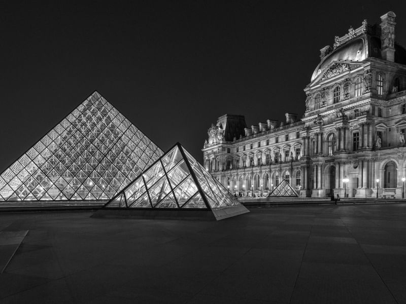 LE LOUVRE BY NIGHT IV