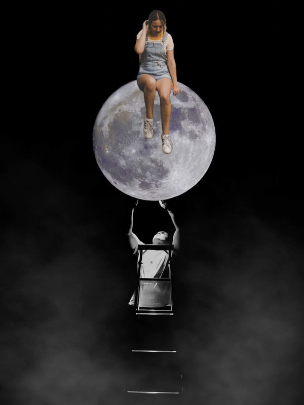 CASAL NO MUNDO DA LUA