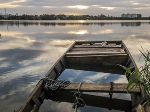 BARCO NA LAGOA DE PARANGABA