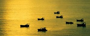 EMBARCAÇÕES AO AMANHECER PH