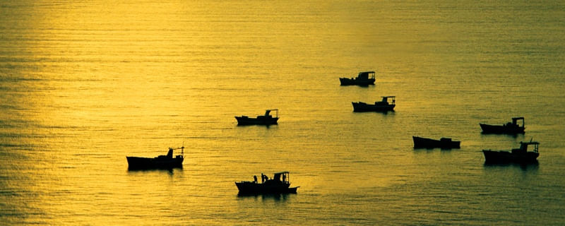 EMBARCAÇÕES AO AMANHECER PH