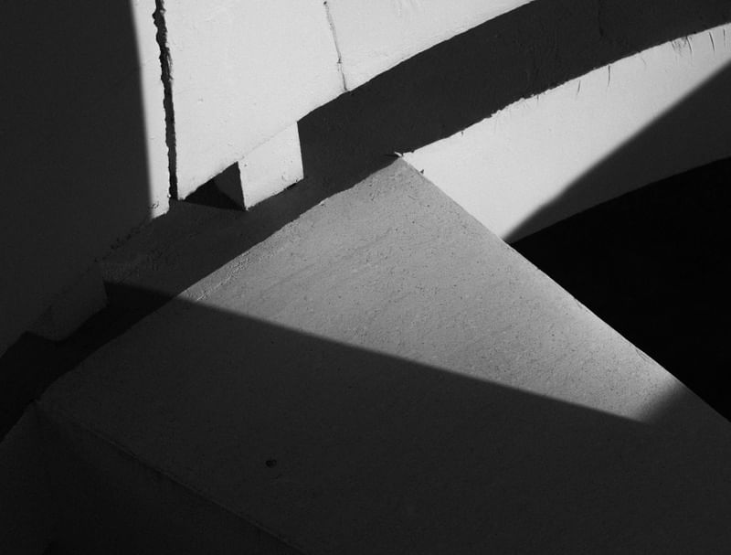 MUSEUM CUTOUT BLACK AND WHITE