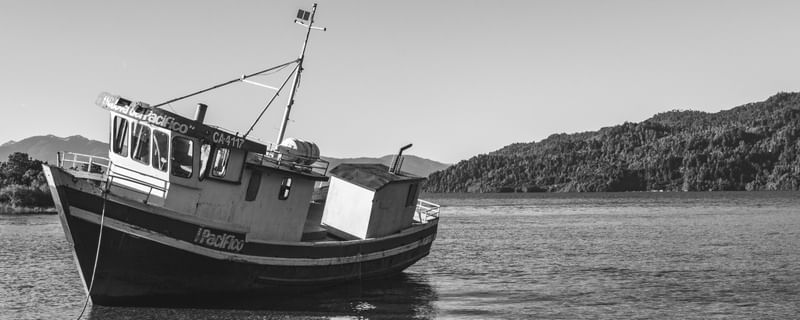 BARCO DE PESCA NA BAÍA DE AYSEN