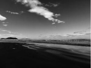 PRAIA EM PRETO E BRANCO