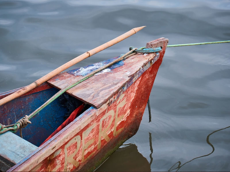 UM BARCO DE PESCA