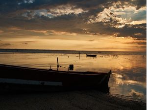 BARCOS E PÔR DO SOL