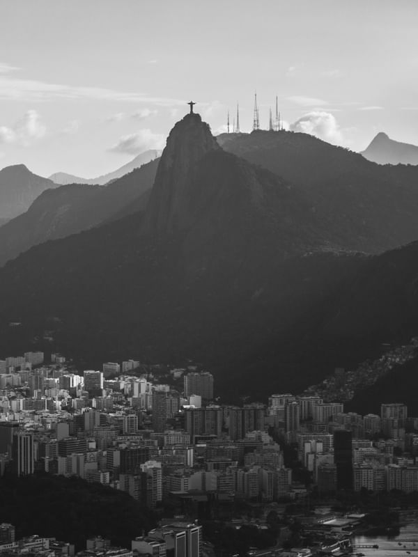 CRISTO E AS MONTANHAS