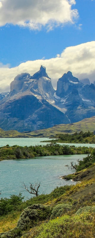 LAGO PEHOÉ E LOS CUERNOS
