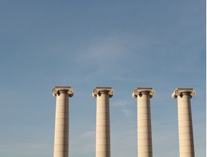 COLUNAS JÔNICAS (BARCELONA)