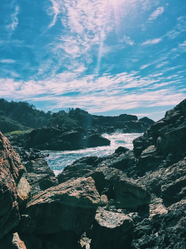 CÉU, PEDRA E MAR