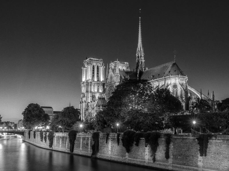 NOTRE DAME DE PARIS