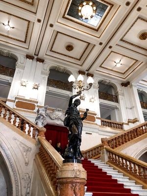 A EXUBERÂNCIA DO THEATRO MUNICIPAL