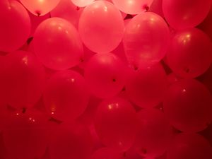 RED BALLONS